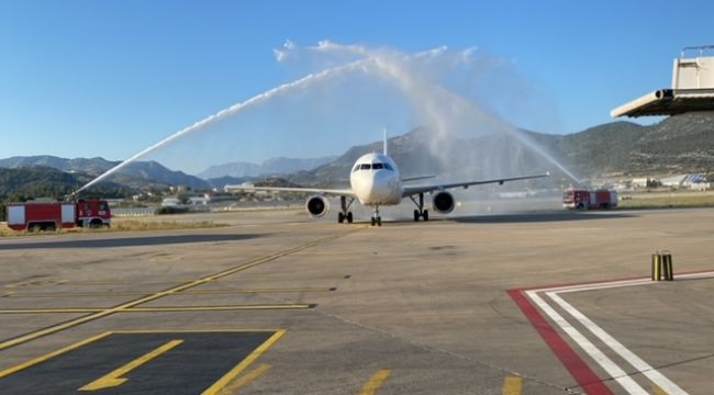 Gazipaşa Get Jet ve Avion Express'i su takı ile karşıladı