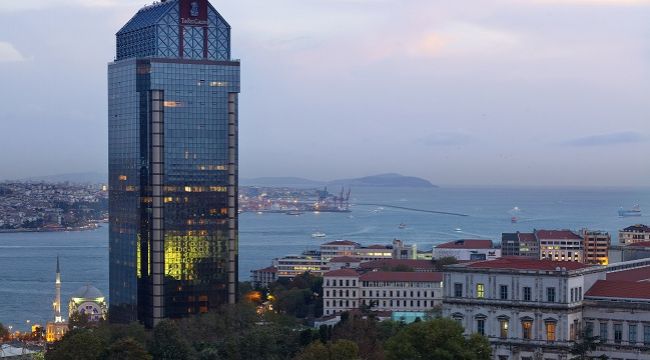 THE RITZ-CARLTON ISTANBUL TÜRKİYE'NİN EN İYİ OTELLERİ ARASINDA !