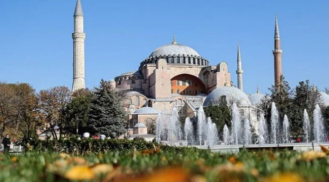 AYASOFYA-İ KEBİR CAMİİ'NDE TURİSTLER İÇİN YENİ DÜZENLEME !