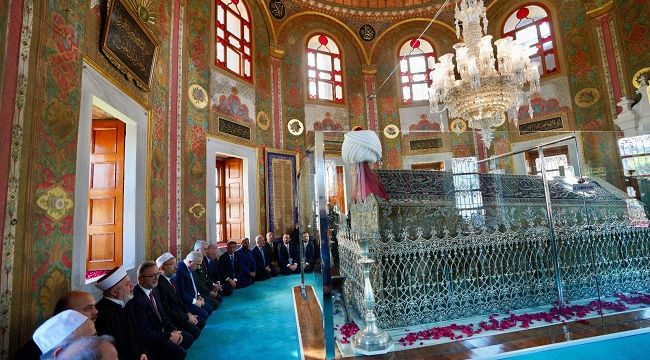 İSTANBUL'UN FETHİNİN 571. YILDÖNÜMÜNDE FATİH SULTAN MEHMET ANILDI